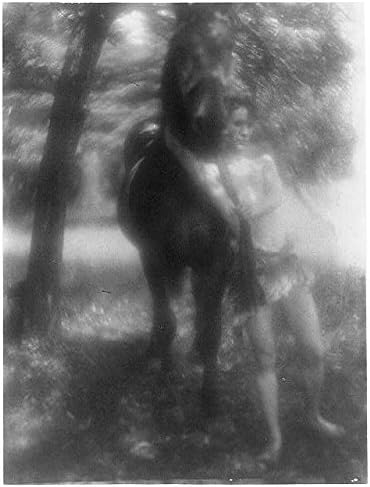 Foto: Mladost s konjem, mladić koji stoji s rukom oko konja, C1910, George Seeley