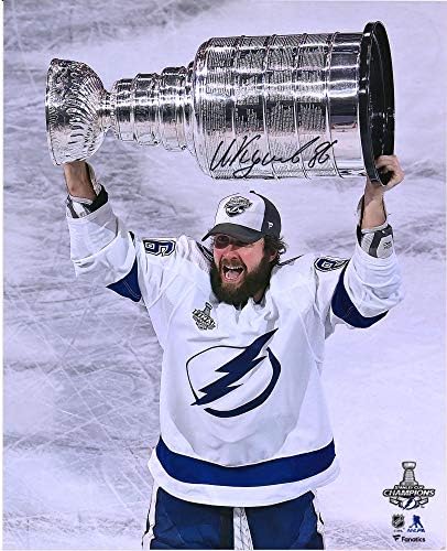 Nikita Kucherov Tampa Bay Lightning 2020 Stanley Cup Champions Autographd 16 x 20 podizanje Kup fotografije - Autografirane NHL fotografije