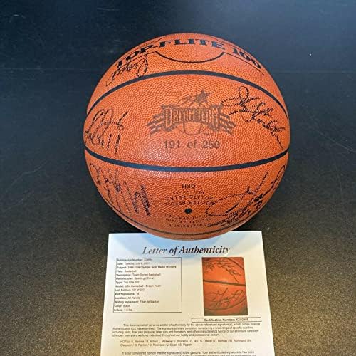 Izvanredni tim iz 1996. godine, Olimpijske igre iz snova, potpisali su košarku s JSA CoA - Košarka s autogramima