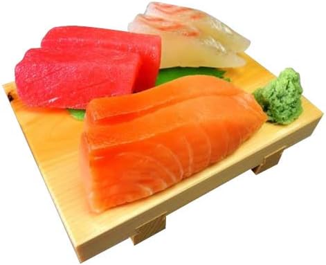 Uzorci hrane od narezane sirove ribe koje su napravili stalci za mobitele japanskih majstora