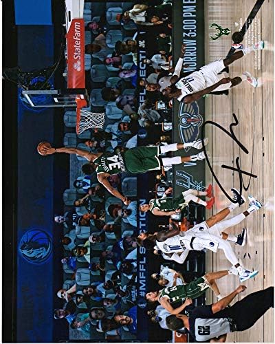 Giannis Antetokounmpo Milwaukee Bucks Autografirano 8 x 10 Dunk vs. Dallas Mavericks Fotografija - Autografirane NBA fotografije